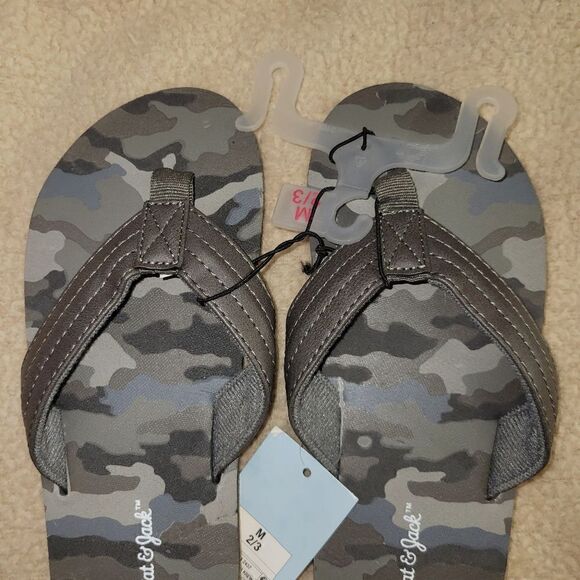 Cat @ jack flip flops. - Picture 3 of 4